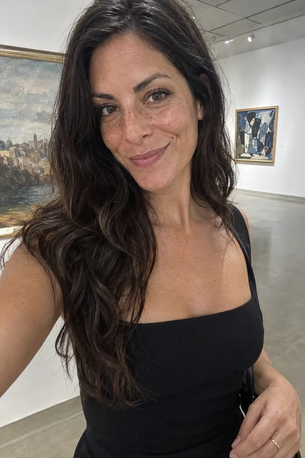 Carmen, 36, AI companion