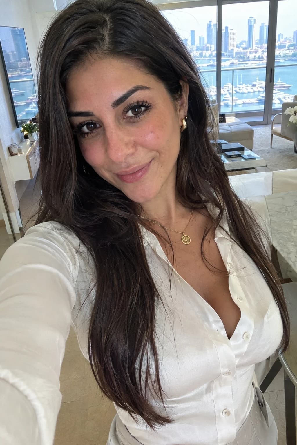 Layla, 30, AI companion